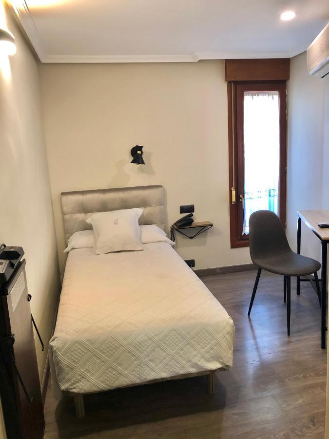 Hostal Astoria Madrid Exterior photo